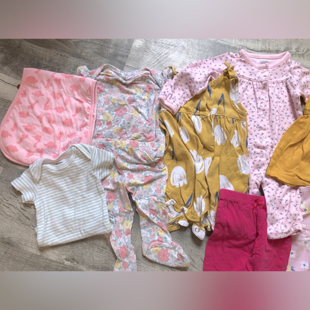 Baby Girl Lot Clothing Set in Pink, Flowers, Strawberries rompers and sleepers - Picture 2 of 14